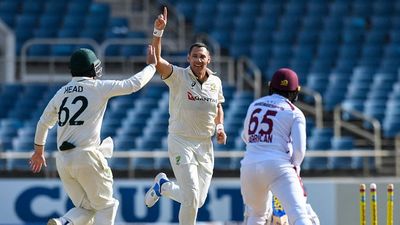 AUS VS WI: स्कॉट बोलैंड जैसा कोई नहीं, डे- नाइट टेस्ट में हैट्रिक लेने वाले बने पहले गेंदबाज, वेस्टइंडीज के उड़ाए होश SportsTak Hindi