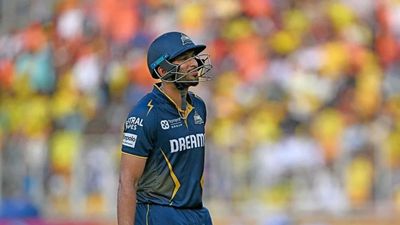 भारत में खेला गया अनोखा मैच! एक दिन में गिरे 33 विकेट, 4 बॉलर्स ने किए 5-5 शिकार, 87.5 ओवर का हुआ खेल और रन बने 305 SportsTak Hindi