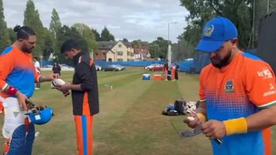 WCL, IND vs PAK : पाकिस्तान के खिलाफ मैच नहीं खेलना चाहते भारत के 2 से 3 दिग्गज खिलाड़ी, जानिये क्या है मामला ? Yuvraj Singh and Suresh Raina