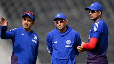 IND vs ENG: टीम इंडिया की प्रैक्टिस से मिले प्लेइंग इलेवन में बदलाव के संकेत, ये खिलाड़ी मैनचेस्टर टेस्ट से हो सकते हैं बाहर SportsTak Hindi