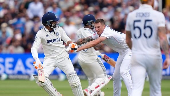 ब्रायडन कार्स और रवींद्र जडेजा के बीच टक्कर