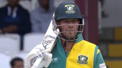 WCL 2025 में एबी डिविलियर्स का इंडिया चैंपियंस के सामने धमाका, चौके-छक्कों की बारिश कर उड़ाए 63 रन, साउथ अफ्रीका को पहुंचा दिया 200 पार SportsTak Hindi