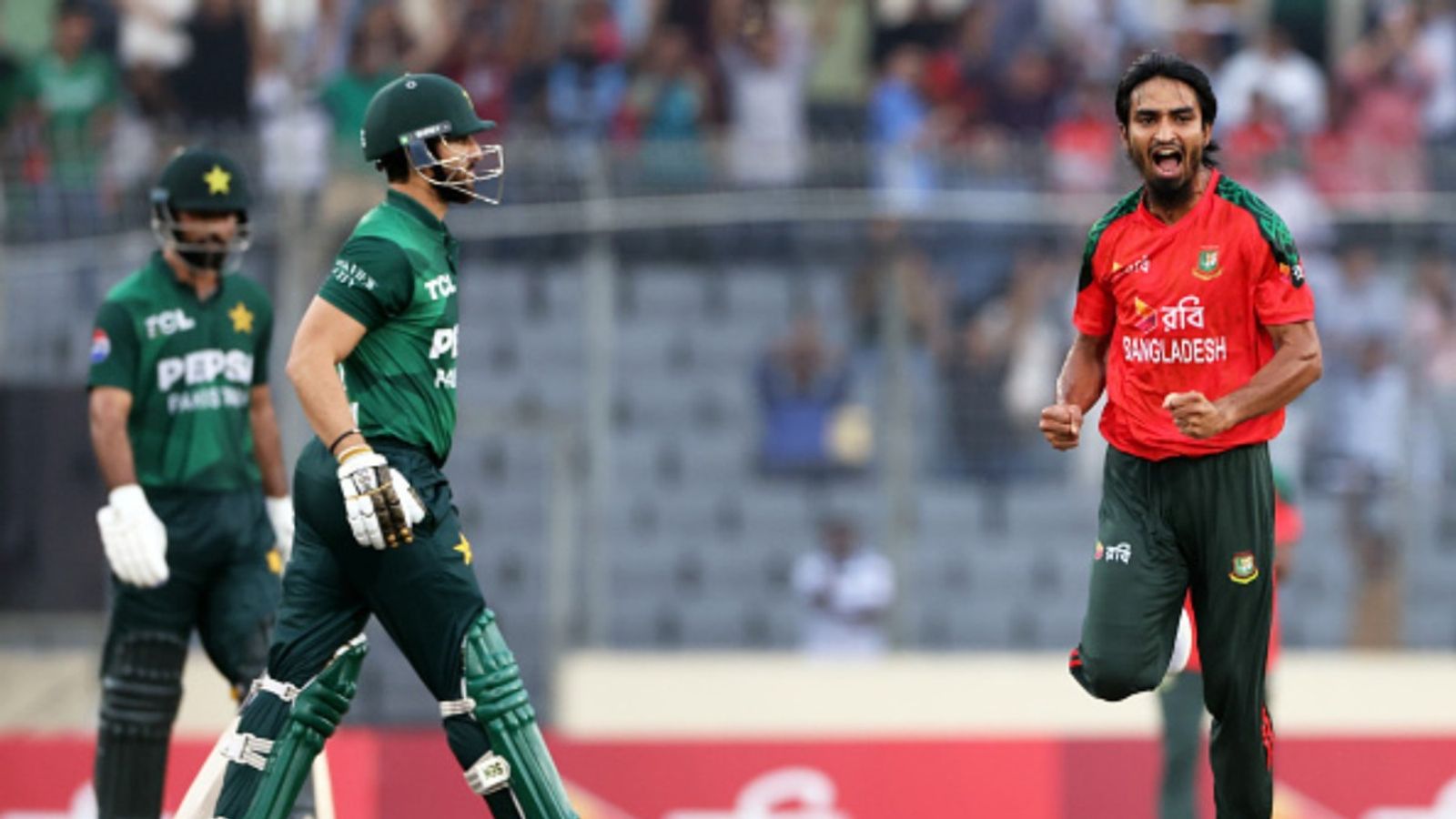 बांग्लादेश के सामने पाकिस्तान की T20I में निकली हेकड़ी, 133 का पीछा करते हुए 15 रन में सिमटी आधी टीम, पहली बार गंवाई सीरीज बांग्लादेश के सामने पाकिस्तान की T20I में निकली हेकड़ी, 133 का पीछा करते हुए 15 रन में सिमटी आधी टीम, पहली बार गंवाई सीरीज