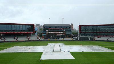 Manchester Weather Update : भारत और इंग्लैंड के बीच चौथे मैनचेस्टर टेस्ट में क्या बारिश बनेगी 'काल'? जानें मौसम का पूरा हाल A general view of rain covers on the pitch ahead of a nets session at Emirates Old Trafford, Mancheste