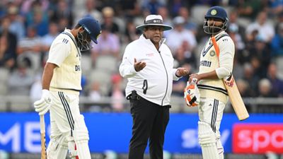 IND vs ENG: भारतीय बल्लेबाजों ने अच्छे आगाज के बाद गंवाए विकेट, पंत को लगी चोट, भारत के लिए खट्टा-मीठा रहा मैनचेस्टर टेस्ट का पहला दिन SportsTak Hindi