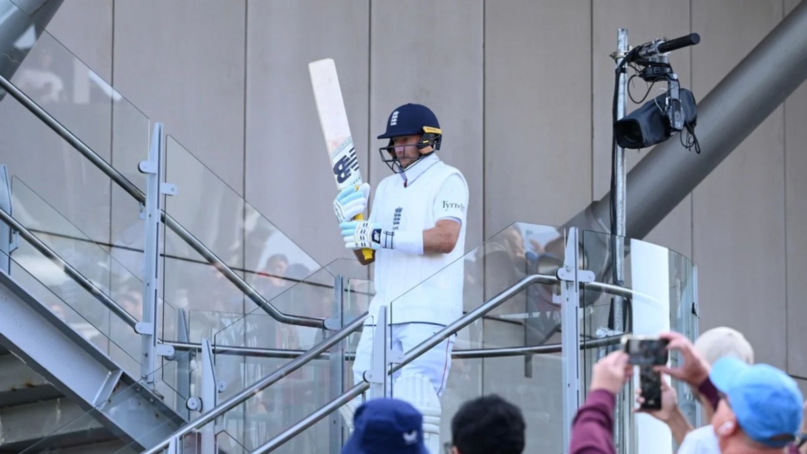 IND vs ENG: जो रूट ने ठोका 38वां टेस्ट शतक, भारत के खिलाफ सर्वाधिक 12वीं बार उड़ाया सैकड़ा, कैलिस-द्रविड़, पोंटिंग को रनों में छोड़ा पीछे IND vs ENG: जो रूट ने ठोका 38वां टेस्ट शतक, भारत के खिलाफ सर्वाधिक 12वीं बार उड़ाया सैकड़ा, कैलिस-द्रविड़, पोंटिंग को रनों में छोड़ा पीछे