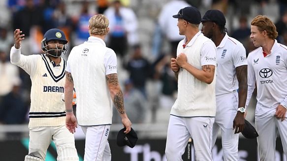 Ben Stokes speaks with Ravindra Jadeja