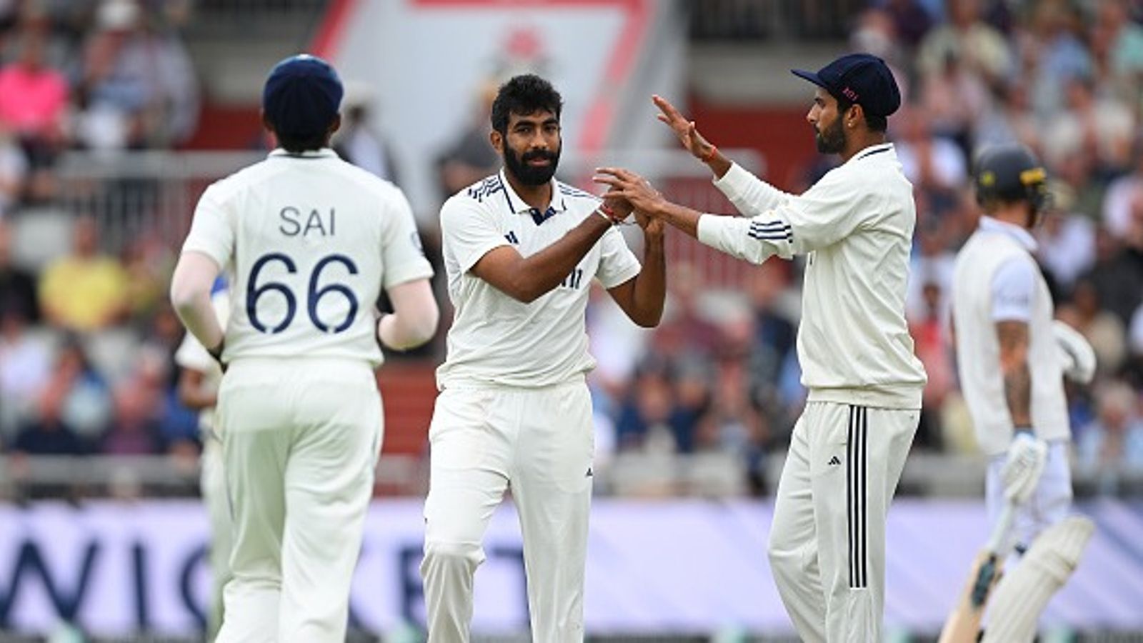 विराट कोहली के भाई ने टीम इंडिया के गेंदबाजों पर कसा तंज, बोले- कभी हम 20 विकेट लिया करते थे विराट कोहली के भाई ने टीम इंडिया के गेंदबाजों पर कसा तंज, बोले- कभी हम 20 विकेट लिया करते थे