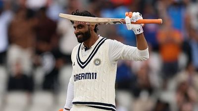 IND vs ENG: मैनचेस्टर में शतक ठोकने के बाद रवींद्र जडेजा ने क्यों नहीं चलाई तलवार? पत्नी ने बताई वजह SportsTak Hindi