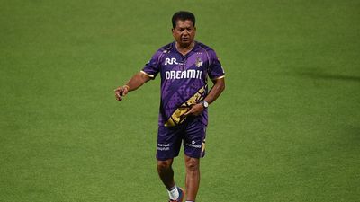 बड़ी खबर: IPL 2026 से पहले चंद्रकांत पंडित ने छोड़ा KKR कोच का पद, शाहरुख खान की टीम से हुए अलग SportsTak Hindi