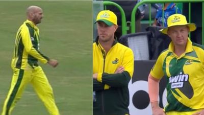 ये कैसा ओवर? 12 वाइड के साथ कुल 18 गेंद फेंकी फिर भी नहीं पूरा हुआ ओवर, ब्रेट ली का भी चकरा गया माथा! Video हुआ वायरल JOHN HASTINGS