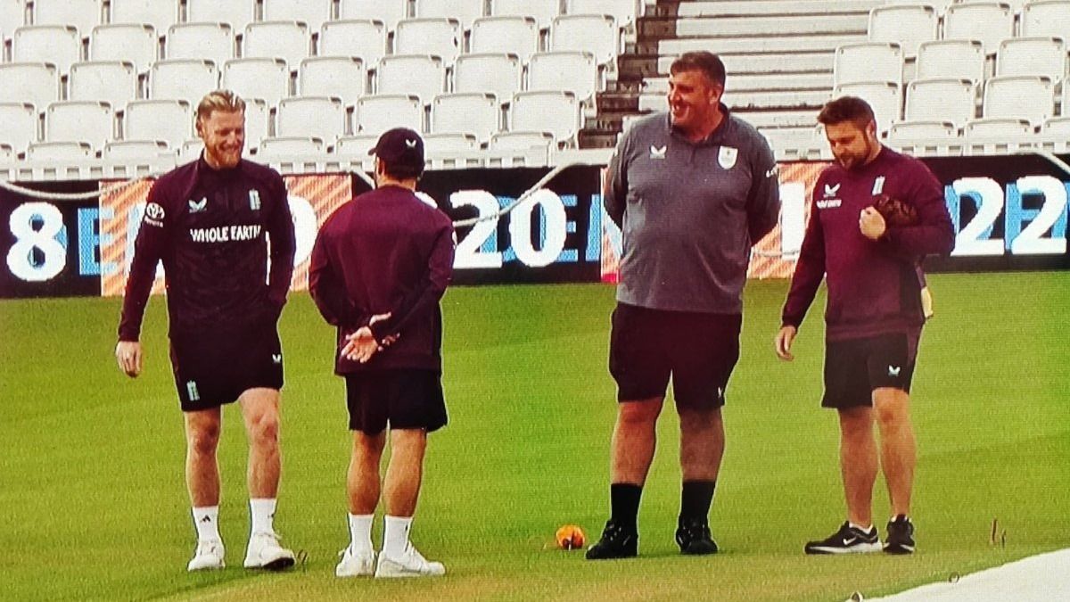 lee fortis with brendon mccullum and ben stokes
