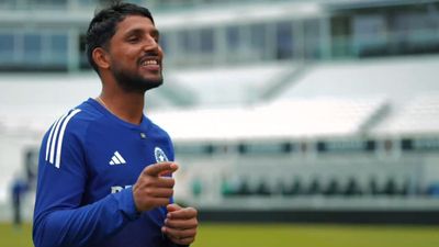 'बैटिंग पसंद है ना, नहीं तू कीपिंग कर', ऋषभ पंत की जगह सिर्फ विकेटकीपिंग करने पर ध्रुव जुरेल ने बताया कैसे धोनी मूवी के डायलॉग से ड्रेसिंग रूम में...VIDEO DHRUV JUREL