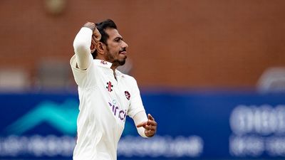 युजवेंद्र चहल ने इंग्लैंड में फिरकी से बरपाया कहर, रेड बॉल से एक पारी में 6 विकेट लेकर विरोधी टीम को खदेड़ा Yuzvendra Chahal of Northamptonshire