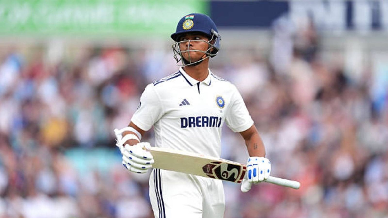 इंग्लैंड में शतक से आगाज करने वाले यशस्वी जायसवाल को सुनील गावस्कर ने लताड़ा, कहा - कोई उसको समझाओ कि... इंग्लैंड में शतक से आगाज करने वाले यशस्वी जायसवाल को सुनील गावस्कर ने लताड़ा, कहा - कोई उसको समझाओ कि...