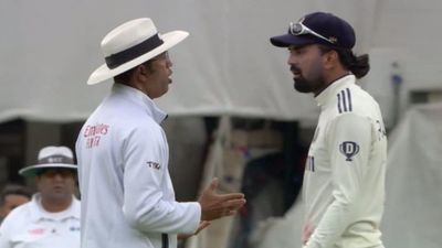 'आप ऐसा नहीं कर सकते', प्रसिद्ध कृष्णा ने जो रूट को छेड़ा तो अंपायर बीच में कूदे, राहुल से हो गई झड़प, सामने आया वीडियो SportsTak Hindi