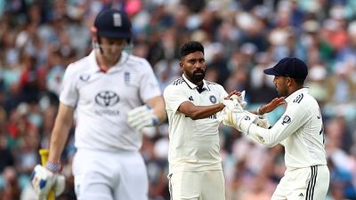 IND vs ENG: ओवल टेस्ट रोमांच की तरफ, दूसरे दिन बने 342 रन, 15 विकेट गिरे, भारत के पास 52 की बढ़त, दो बल्लेबाज भी गंवाए SportsTak Hindi