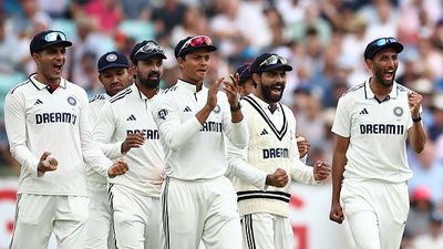 शुभमन गिल की कप्तानी दोपहर में शानदार थी, क्योंकि उन्होंने...., ओवल टेस्ट में टीम इंडिया की वापसी पर इंग्लैंड के दिग्गज कप्तान का बड़ा बयान SportsTak Hindi