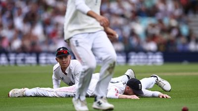 IND vs ENG: इंग्लैंड ने लगाया कैच टपकाने का सिक्स, ओवल टेस्ट में 4 भारतीयों को दिए छह जीवनदान, हुआ भारी नुकसान SportsTak Hindi