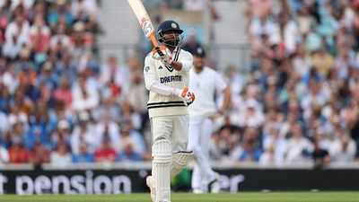 91 साल के पहली बार भारतीय क्रिकेट में ऐसा करिश्मा, तीन बल्लेबाजों ने बना डाले इतने रन, गिल, राहुल और जडेजा के नाम रिकॉर्ड SportsTak Hindi