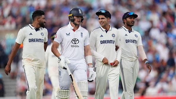 England's Jamie Smith (second left) leaves the field with India's Mohammed Siraj (left) and Shubman Gill (second right) due to rain on Day 4 of 5th Test