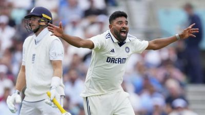 1000 से अधिक गेंद इंग्लैंड सीरीज में फेंकने वाले सिराज के कायल हुए गेंदबाजी कोच मोर्ने मोर्केल, कहा - वो पहला ऐसा बंदा था, जिसने मुझसे... Mohammed Siraj