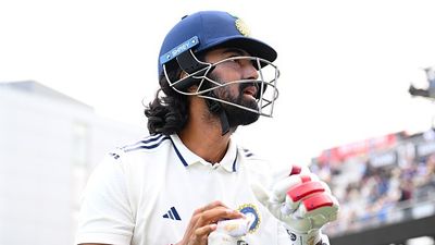 IND vs ENG: 'मैंने चैंपियंस ट्रॉफी जीती, वर्ल्ड कप उठाया लेकिन इस जीत...', केएल राहुल ने ओवल फतेह के बाद जबरदस्त बात कह दी KL Rahul of India prepares to open the batting ahead of Day One of the 4th Rothesay Test Match between England and India