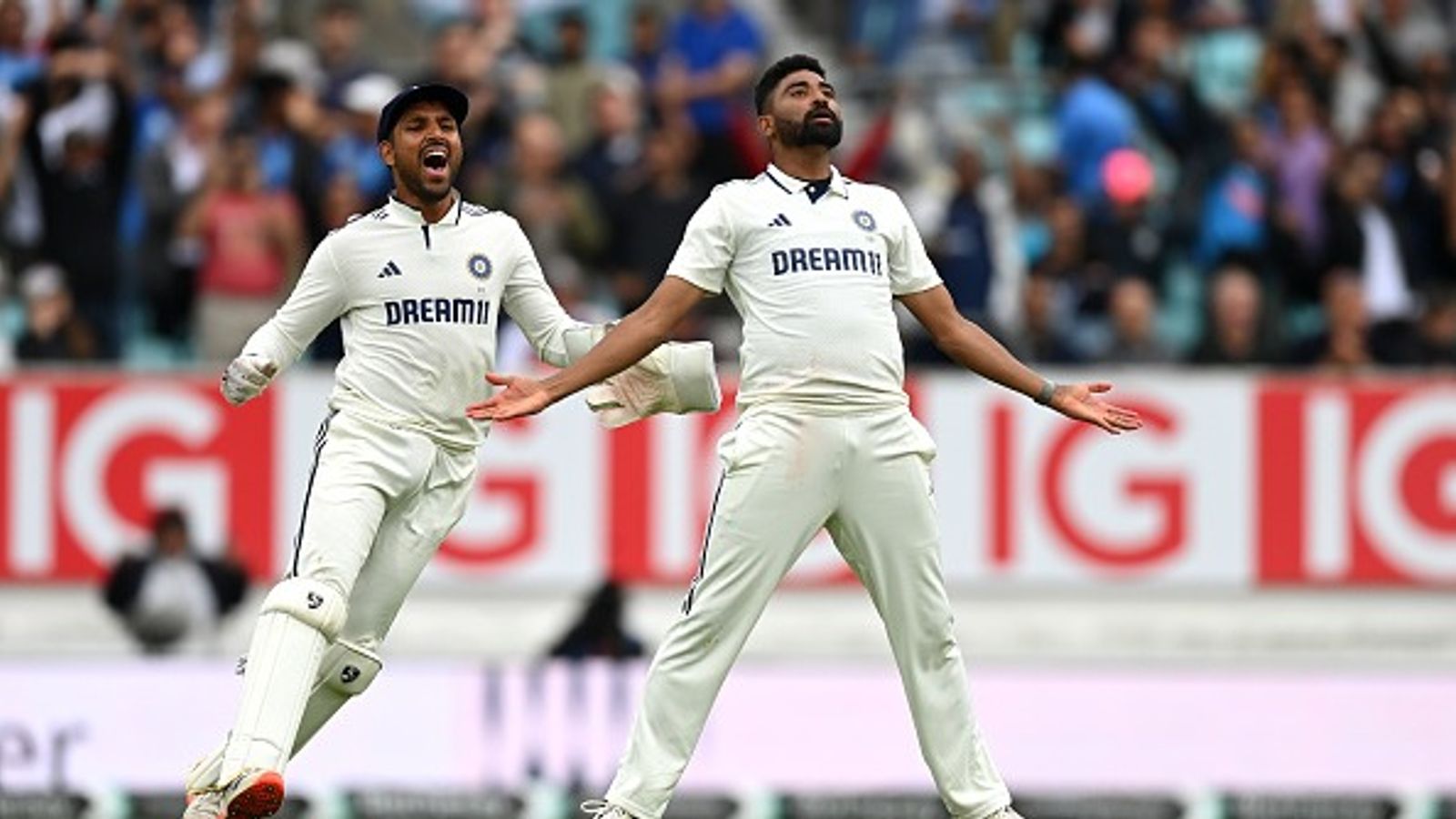 Exclusive: मोहम्मद सिराज के भाई का बड़ा खुलासा, विराट कोहली का बड़ा योगदान, घर में लगा रखा है रोनाल्डो का पोस्टर, बोले- मां ने साफ कहा था... Exclusive: मोहम्मद सिराज के भाई का बड़ा खुलासा, विराट कोहली का बड़ा योगदान, घर में लगा रखा है रोनाल्डो का पोस्टर, बोले- मां ने साफ कहा था...