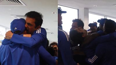 टीम इंडिया जीती तो खुशी से चिल्लाने लगे गौतम गंभीर, मोर्ने मोर्कल ने गोदी में उठाया, दिल खुश कर देगा ड्रेसिंग रूम का जश्न का VIDEO SportsTak Hindi