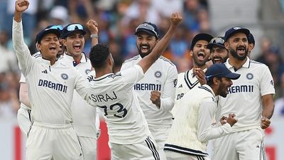 ब्रेंडन मैक्कलम शुभमन गिल को नहीं बल्कि इस स्टार भारतीय खिलाड़ी को देना चाहते थे प्लेयर ऑफ द सीरीज अवॉर्ड, दिनेश कार्तिक का खुलासा SportsTak Hindi