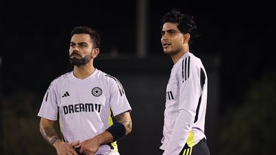 विराट कोहली और रोहित शर्मा जैसे खिलाड़ियों की इंग्लैंड दौरे पर क्यों नहीं आई याद ? संजय बांगर ने कहा - गिल और जायसवाल ने... Virat Kohli of India speaks to Shubman Gill during a India Nets Session at ICC Academy on March 07, 2025 in Dubai, United Arab Emirates.