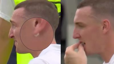 हैरी ब्रूक ने मुंह से च्यूइंग गम निकाल कान के पीछे चिपकाया, फिर चबा लिया, ओवल टेस्ट के दौरान इंग्लैंड के बल्लेबाज के अजीब तरीके का Video आया सामने SportsTak Hindi