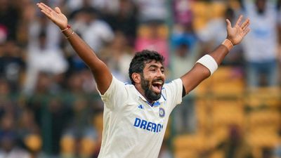 'बुमराह को IPL से बाहर रखने के लिए अंबानी से बात करता', भारत-इंग्लैंड के बीच सिर्फ तीन टेस्ट खेलने वाले जसप्रीत को लेकर दिलीप वेंगसरकर ने क्यों कहा ऐसा ? Jasprit Bumrah