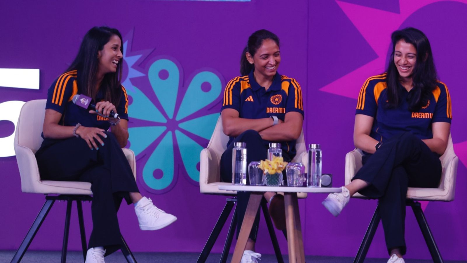 Women World Cup 2025: 'आईसीसी ट्रॉफी का सूखा खत्म करना है', हरमनप्रीत कौर ने युवराज सिंह के सामने जाहिर की मंशा Women World Cup 2025: 'आईसीसी ट्रॉफी का सूखा खत्म करना है', हरमनप्रीत कौर ने युवराज सिंह के सामने जाहिर की मंशा
