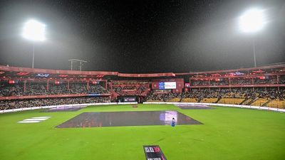 Women World Cup 2025: बेंगलुरु के चिन्नास्वामी स्टेडियम से छिन सकते हैं वर्ल्ड कप मुकाबले, अब इस शहर को दी जा सकती है मेजबानी SportsTak Hindi