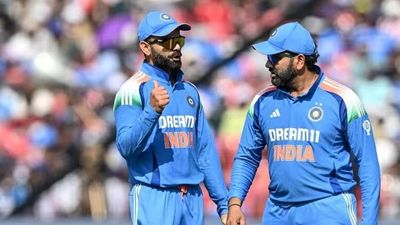 रोहित शर्मा और विराट कोहली को क्यों नहीं लेना चाहिए संन्यास ? सुरेश रैना ने कहा - ड्रेसिंग रूम में इन दोनों का... বিরাট-রোহিতের অবসর নিয়ে মুখ খুললেন সৌরভ