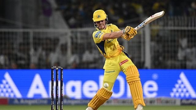 डेवाल्ड ब्रेविस को ज्यादा पैसे देने के मामले पर CSK ने दी सफाई, कहा- हमने तो इस नियम के तहत साइन किया था आईपीएल मैच के दौरान शॉट खेलते डेवाल्ड ब्रेविस