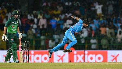 Asia Cup 2025 : एशिया कप के इतिहास में किसने झटके सबसे अधिक विकेट, बुमराह नहीं ये भारतीय है टॉप पर India's Hardik Pandya (R) bowls during the Asia Cup 2023