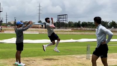 BCCI तैयार कर रही है भविष्य के लिए घातक बॉलर्स, 22 पेसर्स ने तेज गेंदबाजी डेवलपमेंट प्रोग्राम में लिया हिस्सा, VIDEO कर देगा हैरान पेसर्स डेवलपमेंट प्रोग्राम में हिस्सा लेते गेंदबाज