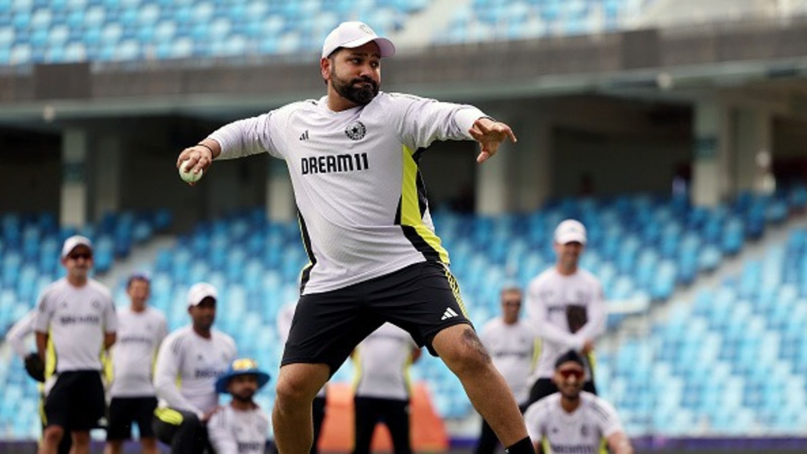 'रोहित शर्मा 45 साल की उम्र तक खेल सकते हैं, उन्हें रोजाना 10 किमी दौड़ाओ', योगराज सिंह ने हिटमैन को लेकर दिया बड़ा बयान 'रोहित शर्मा 45 साल की उम्र तक खेल सकते हैं, उन्हें रोजाना 10 किमी दौड़ाओ', योगराज सिंह ने हिटमैन को लेकर दिया बड़ा बयान