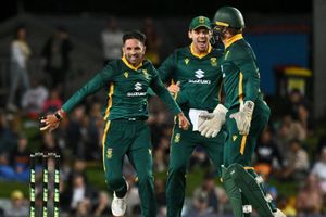 AUS vs SA: केशव महाराज के पंजे से साउथ अफ्रीका ने ऑस्ट्रेलिया का निकाला दम, 34 साल में घर में दी सबसे करारी शिकस्त SportsTak Hindi