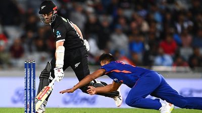 'मैं सोशल मीडिया पर ध्यान नहीं देता', टीम इंडिया में वापसी के लिए तैयार 157 किमी प्रति घंटे की रफ्तार से गेंद फेंकने वाला खिलाड़ी, चेन्नई में बरपाएगा कहर! SportsTak Hindi