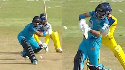 केकेआर के धाकड़ बल्लेबाज ने T20 मैच की पहली चार गेंदों पर जड़े लगातार चार गगनचुंबी छक्के, देखें विस्फोटक VIDEO SportsTak Hindi