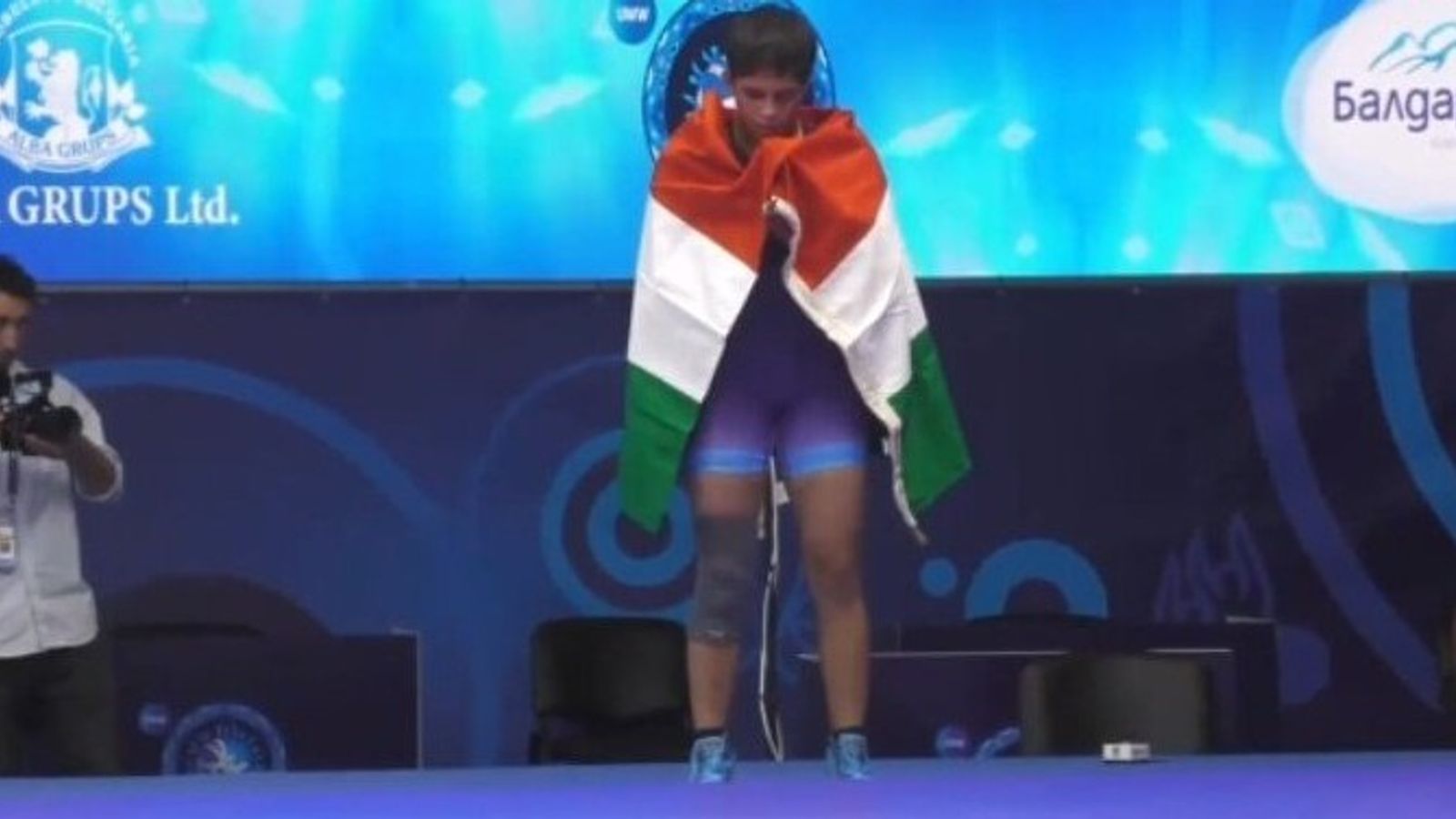 19 साल की भारतीय पहलवान तपस्या बनीं वर्ल्ड चैंपियन, कभी बेटी के जन्म पर निराश होने वाले पिता का सपना किया पूरा 19 साल की भारतीय पहलवान तपस्या बनीं वर्ल्ड चैंपियन, कभी बेटी के जन्म पर निराश होने वाले पिता का सपना किया पूरा