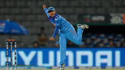 बड़ी खबर: भारतीय स्पिनर ने क्रिकेट के हर फॉर्मेट से अचानक लिया संन्यास, मेंटल हेल्थ से जूझने के बाद बड़ा फैसला SportsTak Hindi