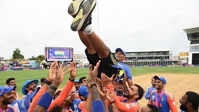 रिटायरमेंट के बाद राहुल द्रविड़ ने कैसे लिया कोच बनने का फैसला, दिग्गज का खुलासा, बोले- कपिल देव ने.... SportsTak Hindi