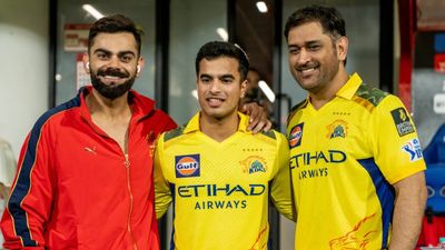 वंश बेदी की किस बात पर जोर- जोर से हंसने लगे थे विराट कोहली और एमएस धोनी, CSK के क्रिकेटर का खुलासा SportsTak Hindi