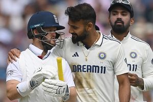 आकाश दीप ने बेन डकेट को आउट करने के बाद कंधे पर हाथ रखकर क्या कहा था, बॉलर ने खुद बताई अंदर की बात SportsTak Hindi