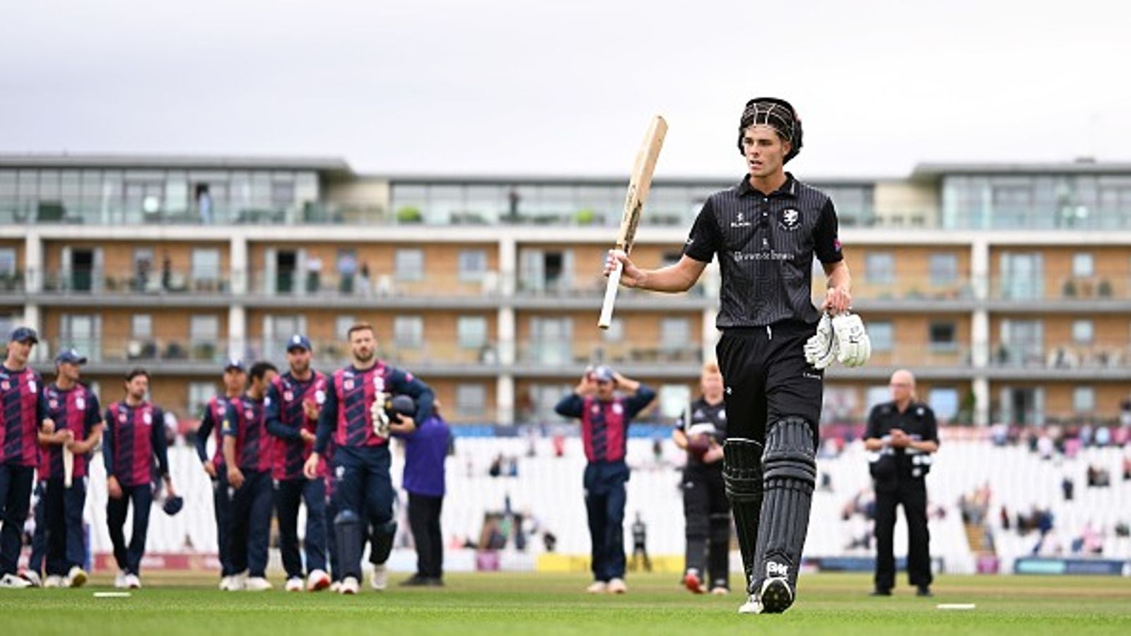 माइकल वॉन के 19 साल के बेटे ने ताबड़तोड़ शतक जड़कर टीम को दिलाया क्वार्टरफाइनल का टिकट, युजवेंद्र चहल की टीम को मिली करारी हार माइकल वॉन के 19 साल के बेटे ने ताबड़तोड़ शतक जड़कर टीम को दिलाया क्वार्टरफाइनल का टिकट, युजवेंद्र चहल की टीम को मिली करारी हार