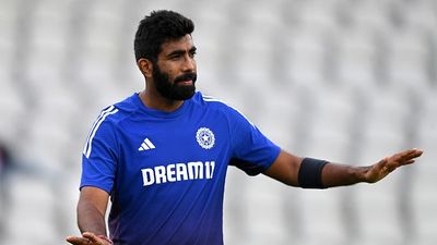 'जब कोई फिट नहीं तो उसे टीम में क्यों रखा', जसप्रीत बुमराह ने इंग्लैंड में खेले सिर्फ तीन टेस्ट तो भड़क उठे पूर्व क्रिकेटर मनोज तिवारी, जानिये क्या कहा ? Jasprit Bumrah of India during a net session at Emirates Old Trafford on July 21, 2025 in Manchester, England.